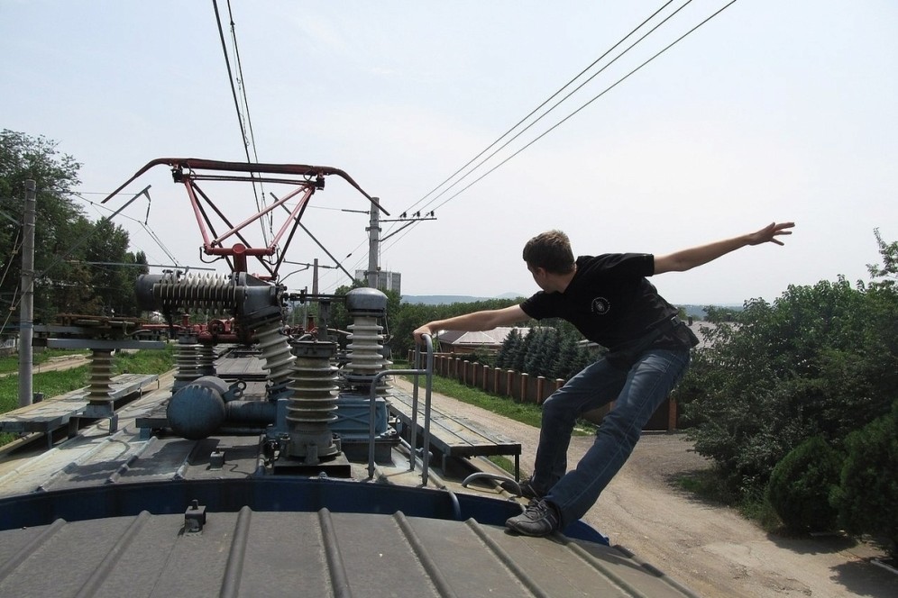 В Хакасии подросток получил ожоги 70% тела от удара током на железной дороге
