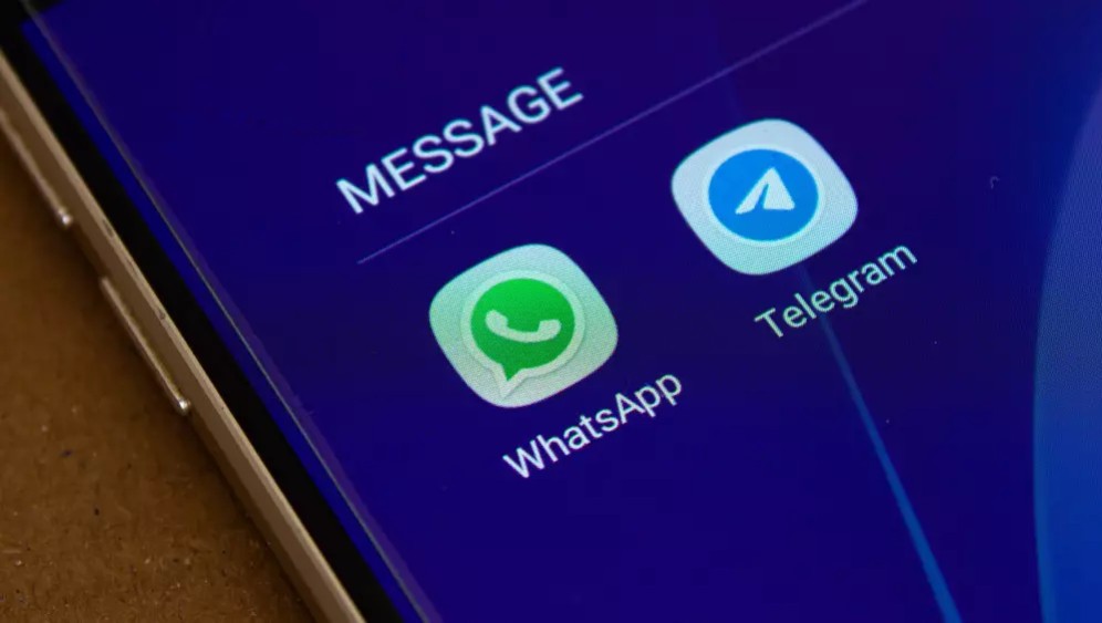 Для защиты россиян от мошенников ограничили звонки в WhatsApp и Telegram