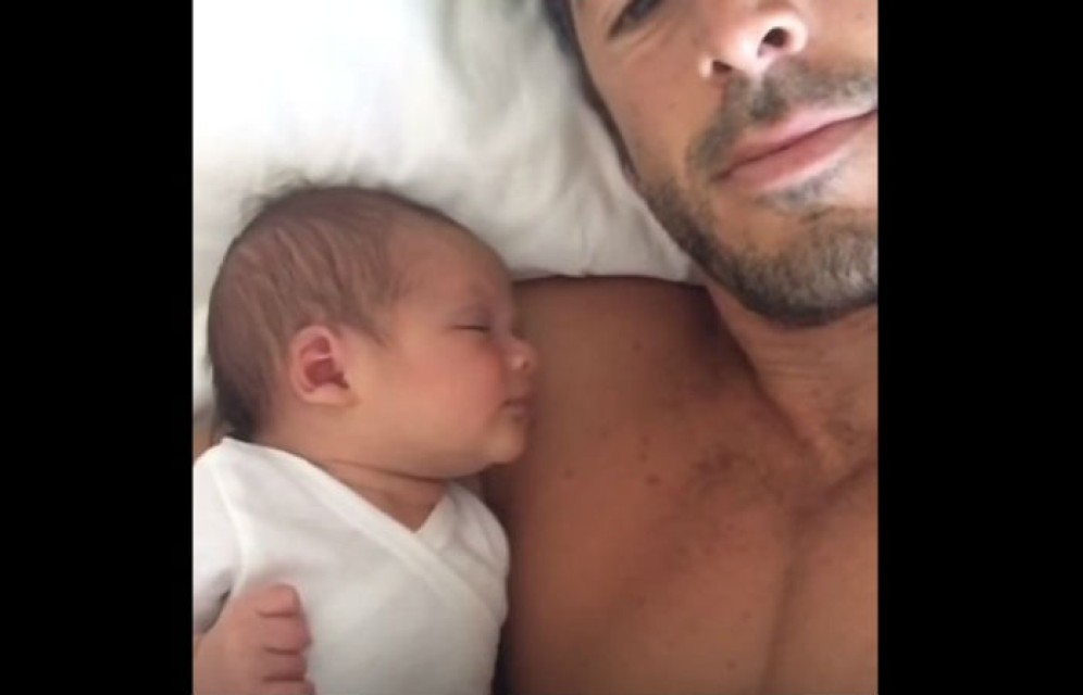 37 млн просмотров: отец, который нашел способ, как успокоить плачущего малыша за пару секунд