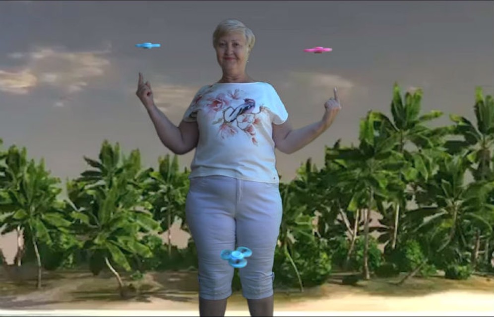 Пенсионерка-блогер из Хакасии сняла свои трюки со спиннерами
