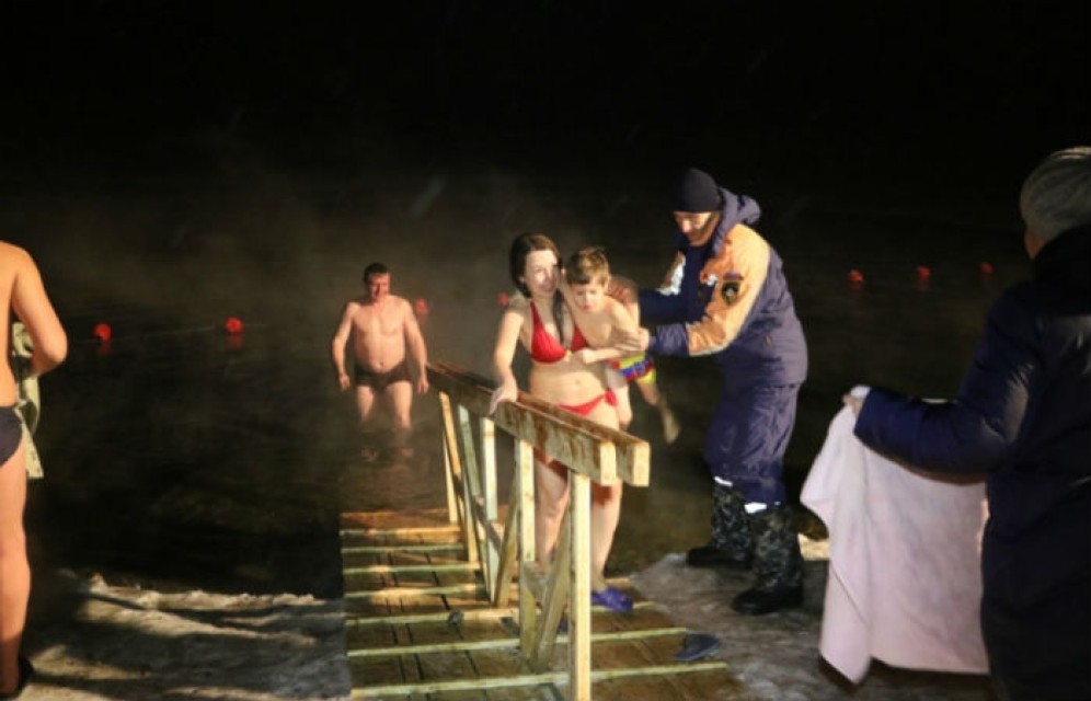 В крещенских купаниях в Хакасии приняли участие почти 8 тыс. человек