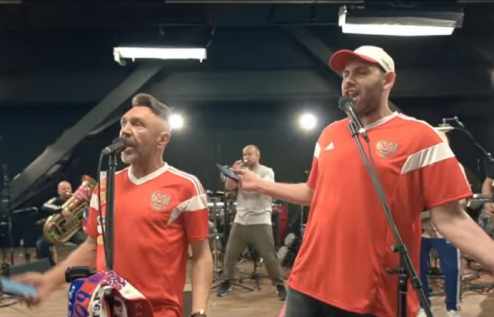 Сборная России заставила Слепакова и Шнурова извиняться и петь о чемпионах